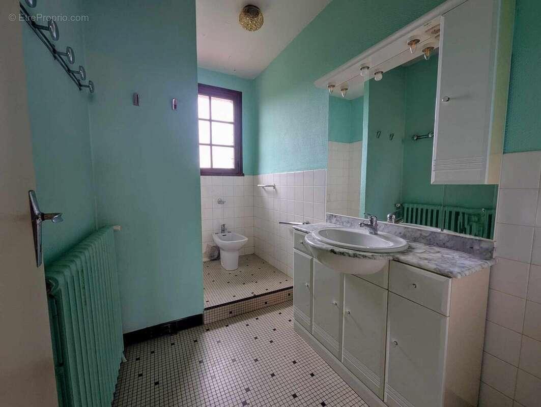 Salle d&#039;eau maison  - Maison à FONTET