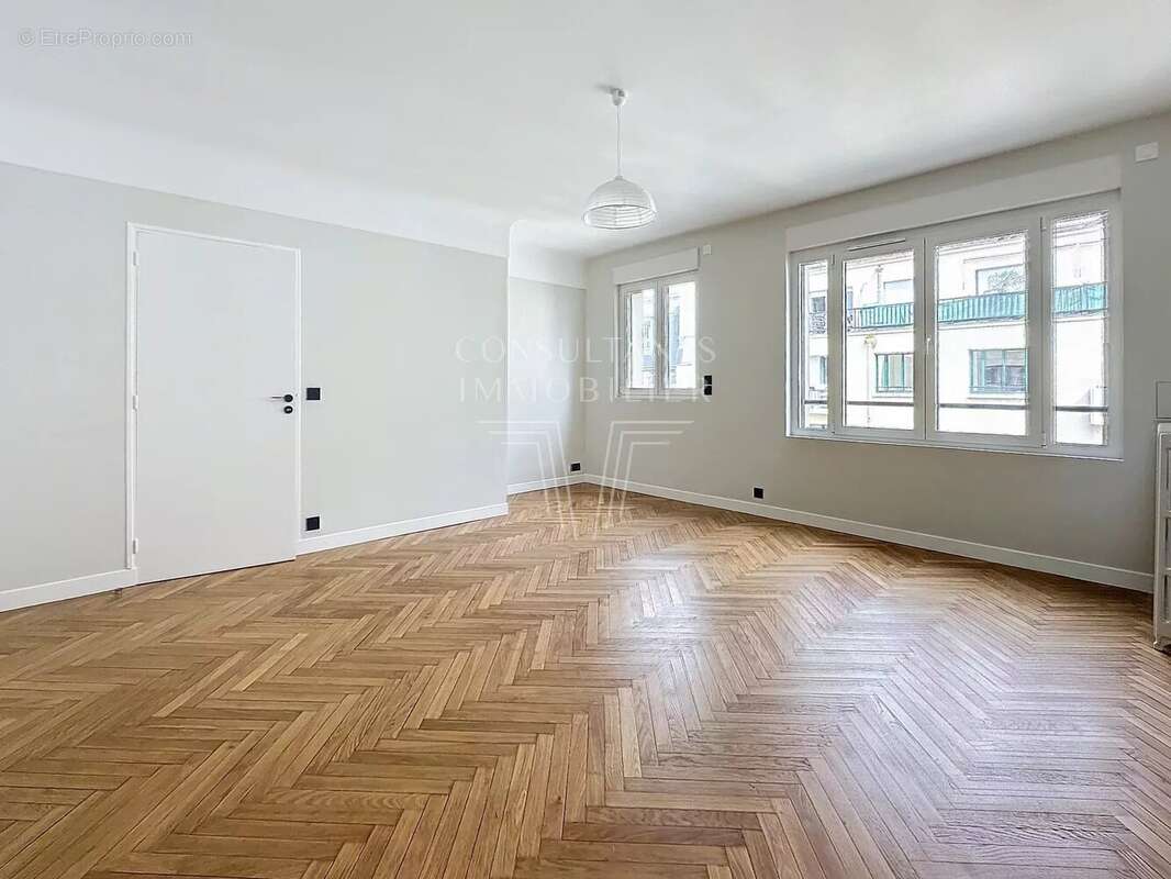 Appartement à PARIS-7E