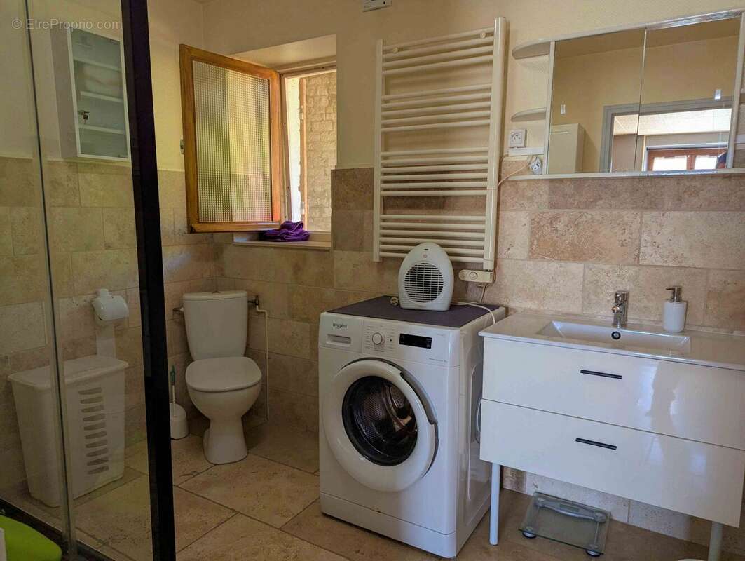 Salle d\'eau avec wc maison à vendre sud Yonne - Maison à MOUFFY