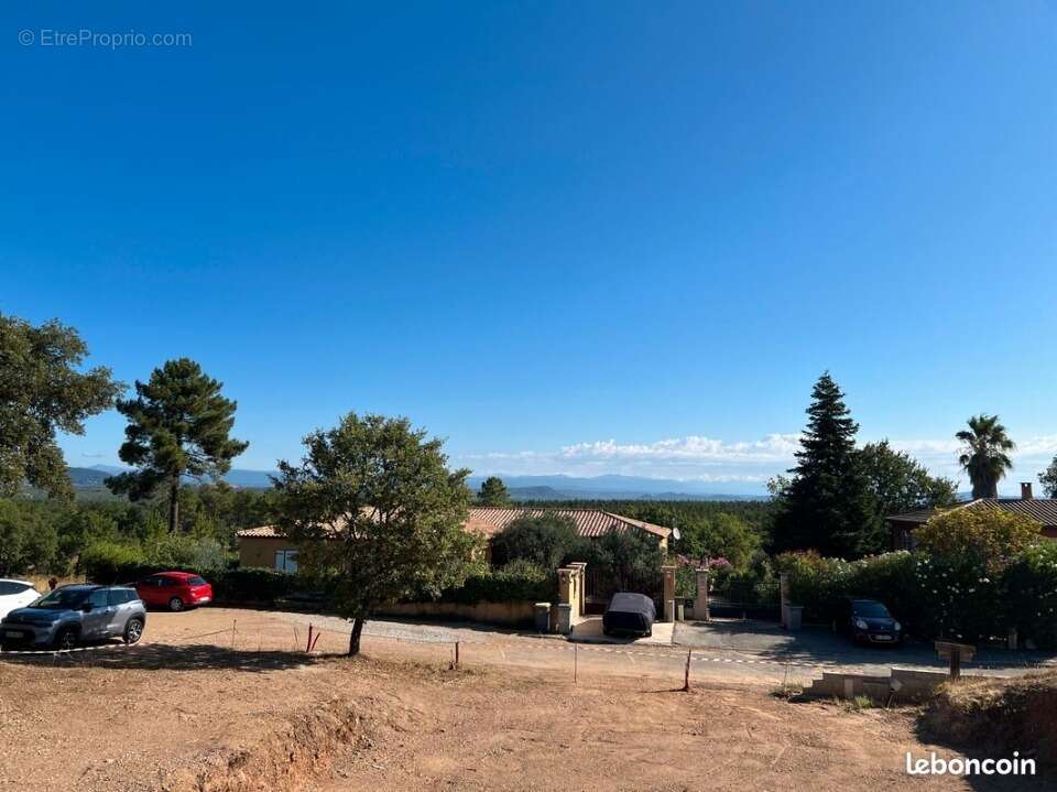 Terrain à LES MAYONS