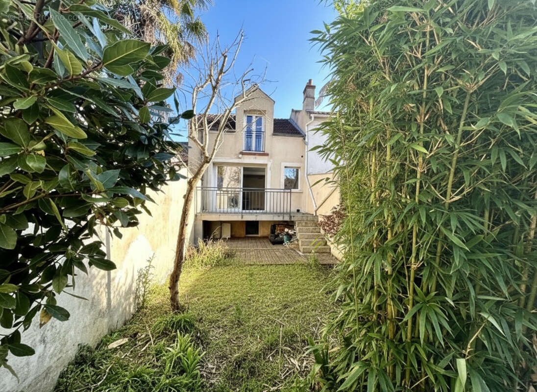 Maison à VERRIERES-LE-BUISSON