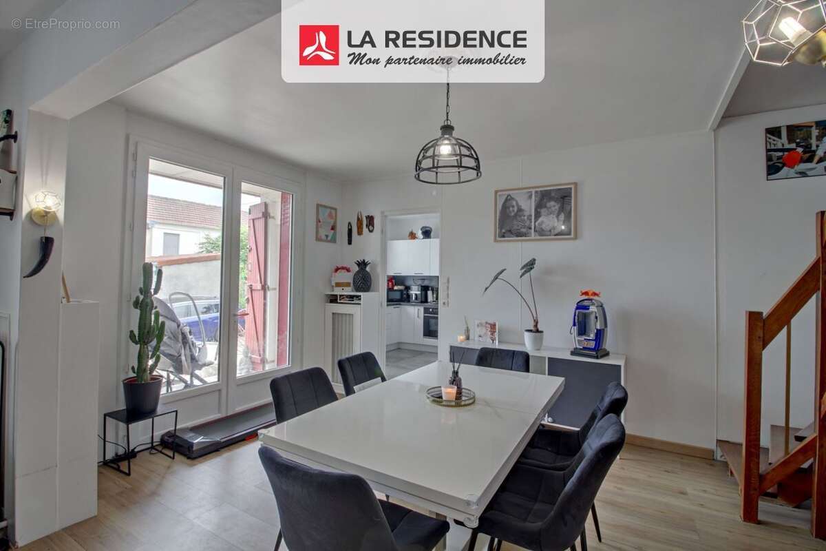 Maison à LES MUREAUX