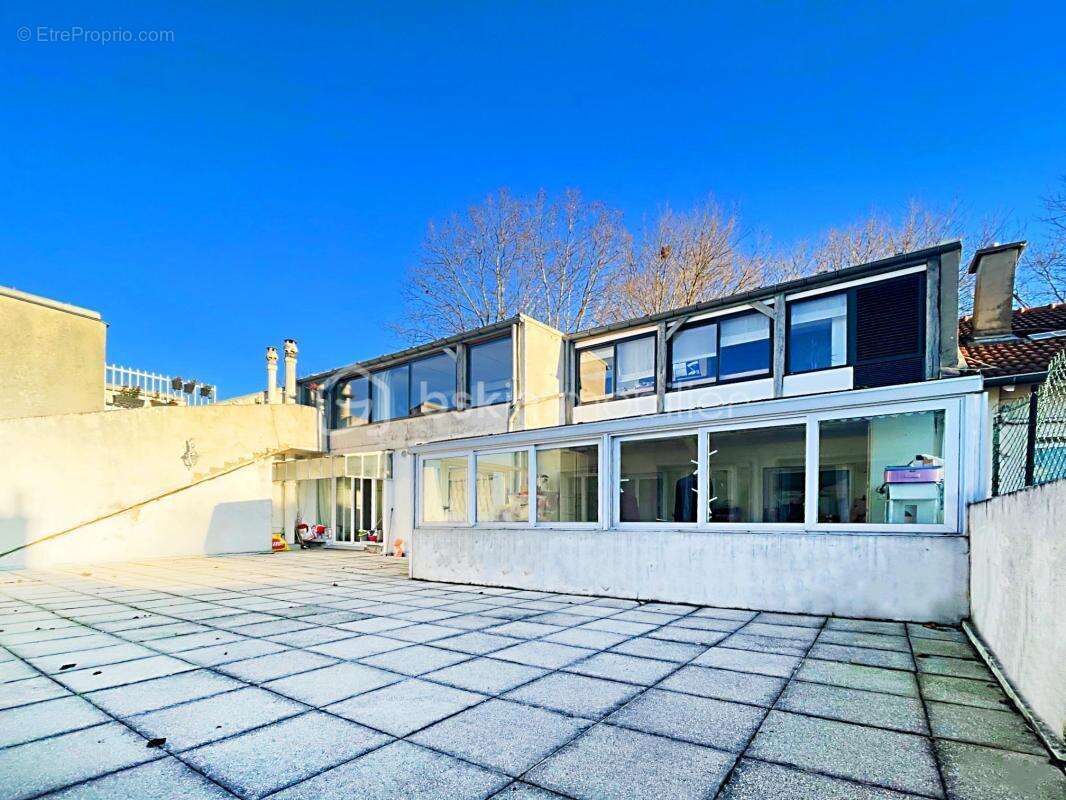 Grand 5 pièces avec terrasse, box et remise - photo 2