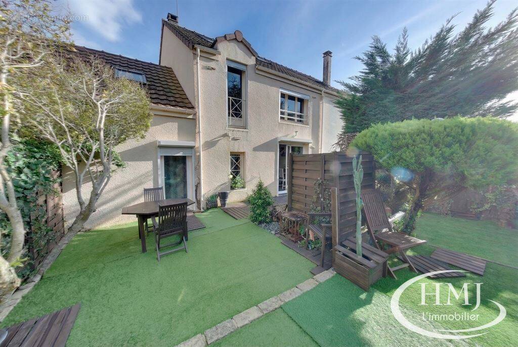 Maison à COURCOURONNES