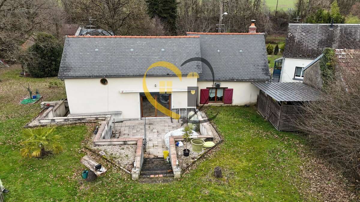 Maison à IVOY-LE-PRE