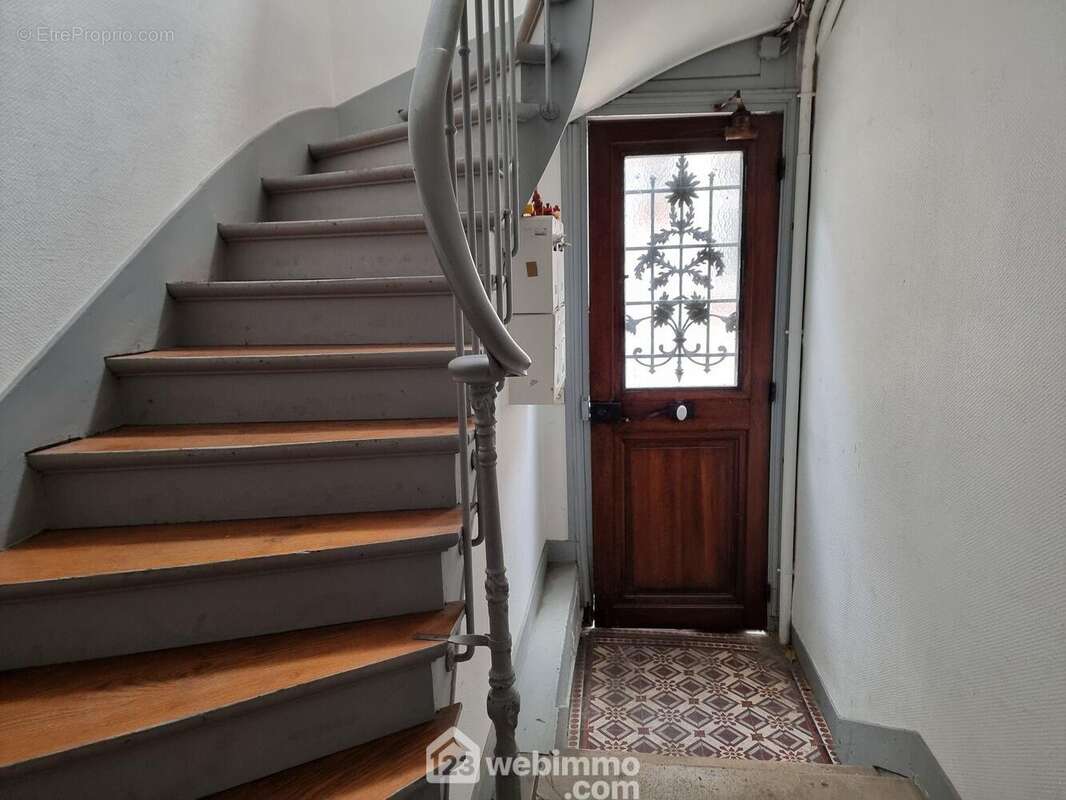 Au 1er et dernier étage - Appartement à ALFORTVILLE