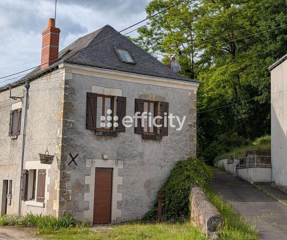 Maison à VILLAINES-LES-ROCHERS