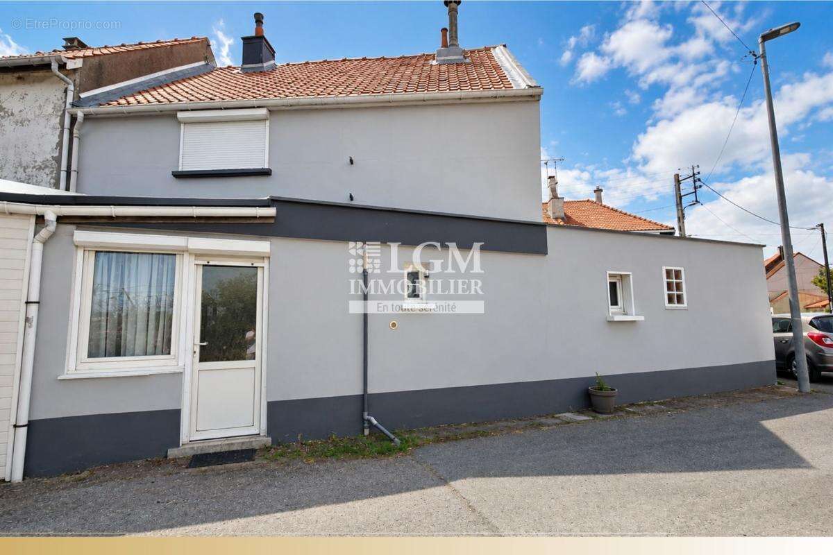 Maison chaleureuse et atypique à Calais-Pont du Leu, sans extérieur, avec garage - photo 11