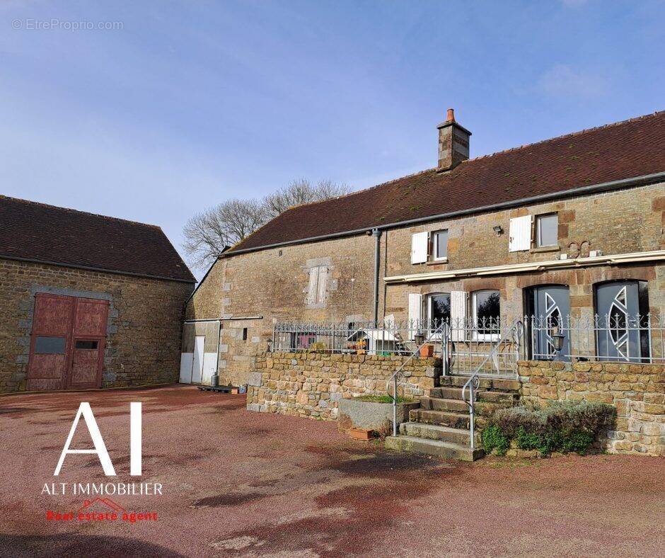 Maison à CARROUGES