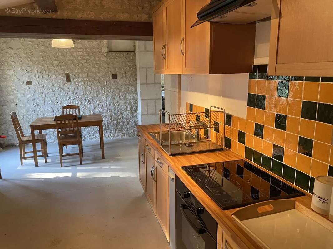 Maison à BARBEZIEUX-SAINT-HILAIRE