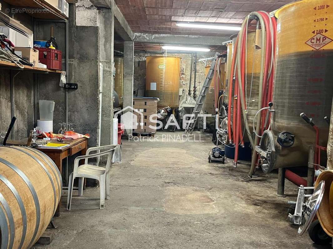 Photo 2 - Commerce à LATOUR-DE-FRANCE