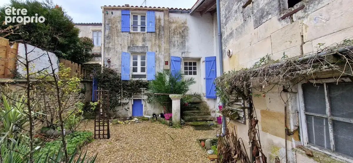 Dpt Charente Maritime (17), à vendre TONNAY BOUTONNE maison P6 de 146 m² - Terrain de 515,00 m² - photo 2