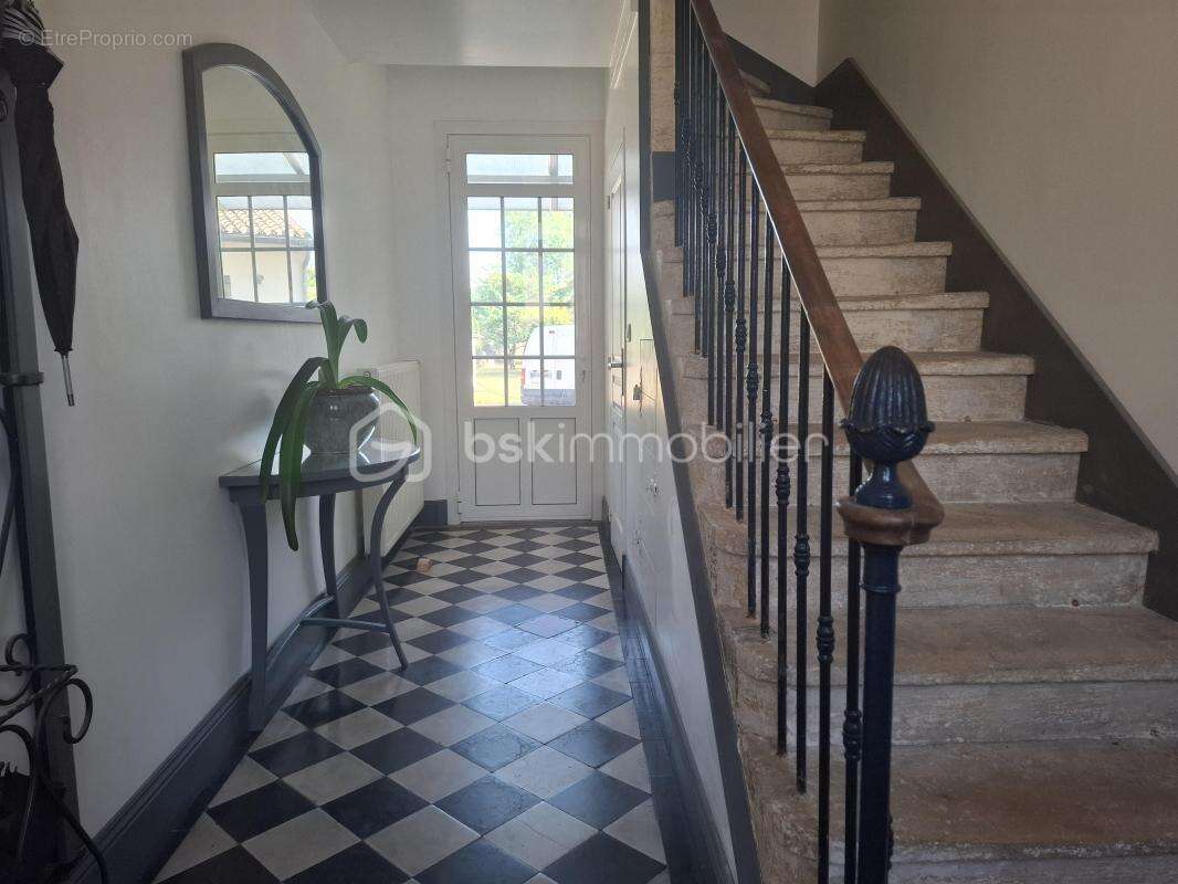 Authentique girondine 260 m² – Terrain arboré de 2 500 m² – Sainte-Terre (33350) - photo 2