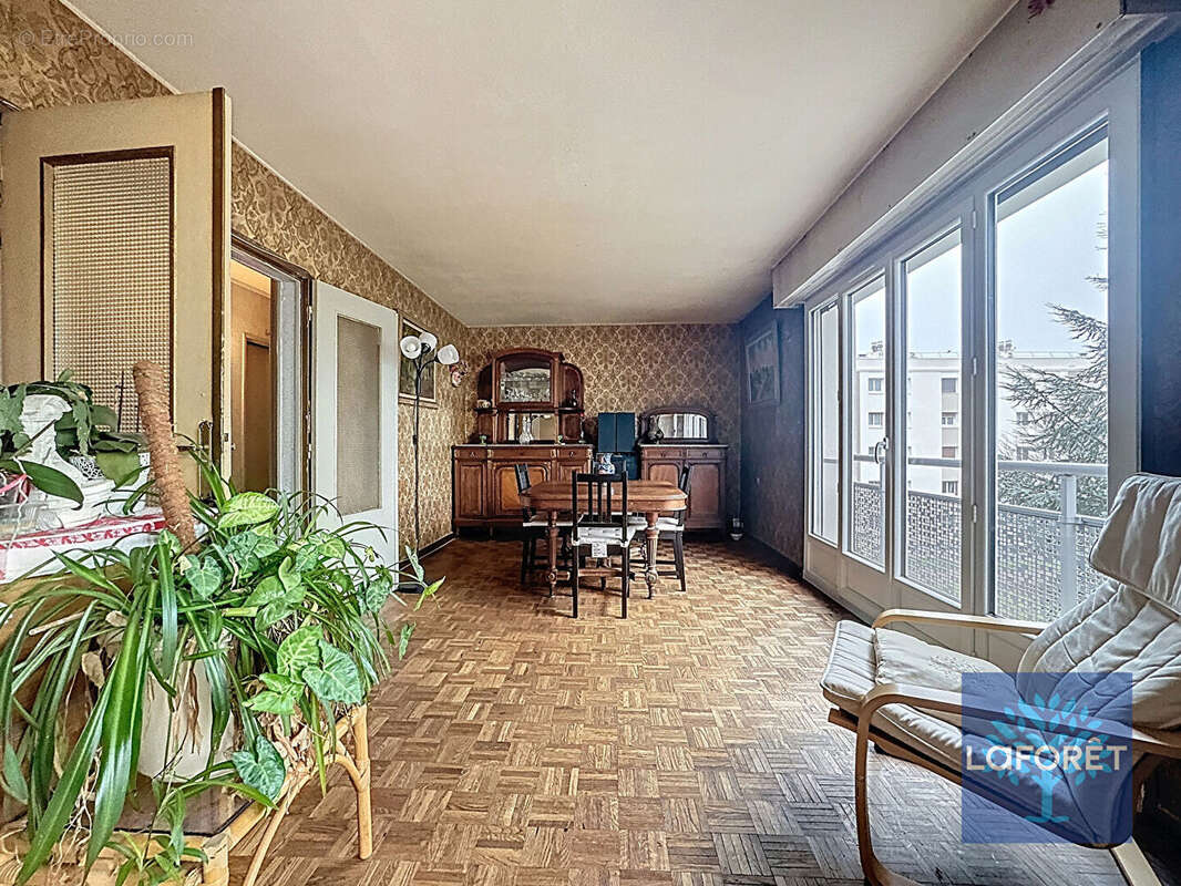 Appartement à CHILLY-MAZARIN