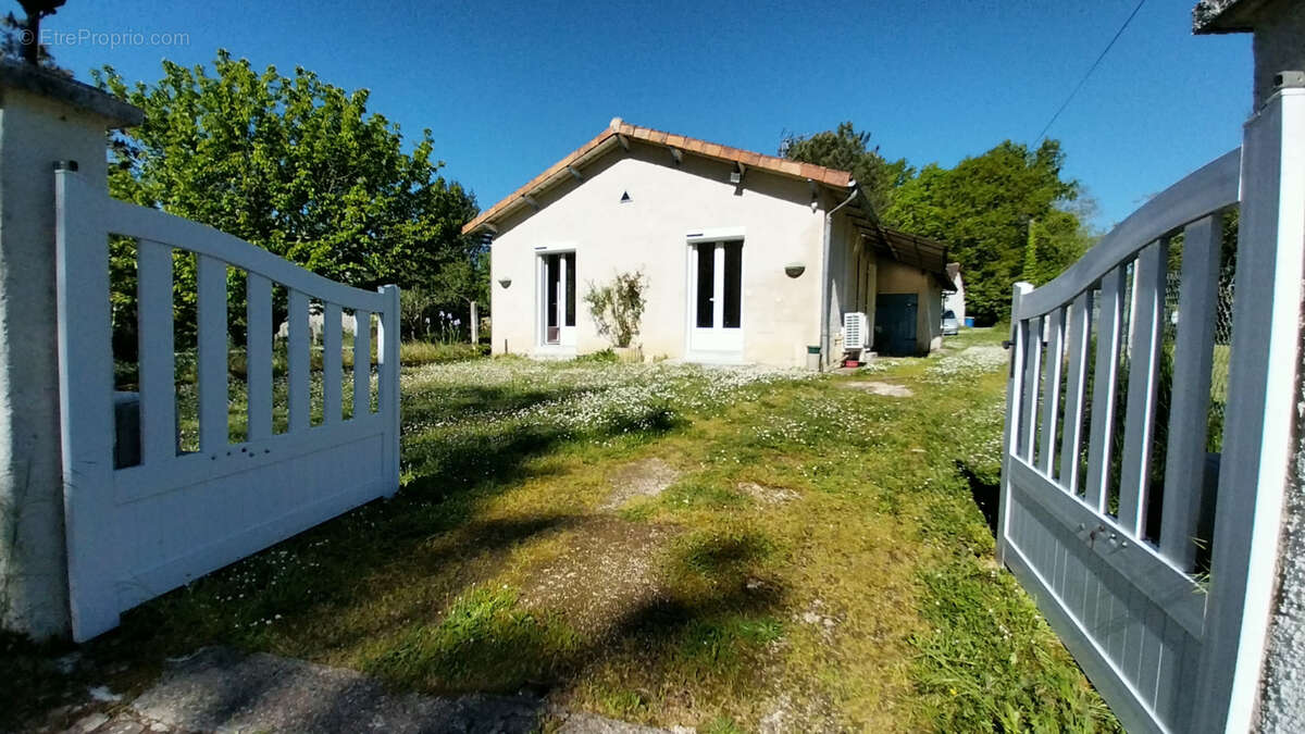 Maison à SEGONZAC