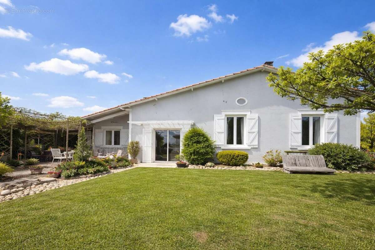 Maison 213 m² à Boudou  - photo 4