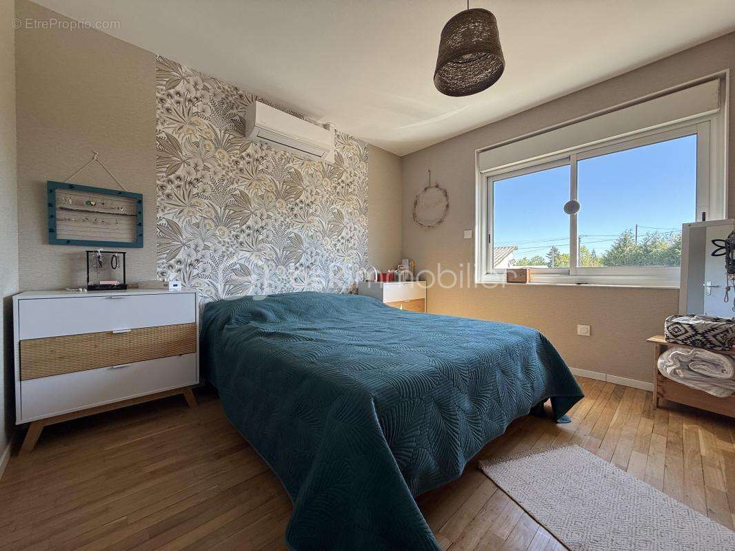 Maison rénové avec prestations de qualité – Parcelle de 1 640 m² - photo 10