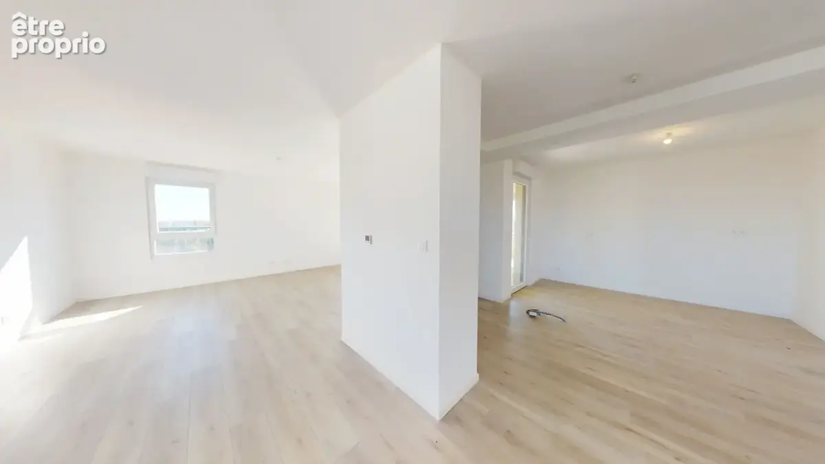 Appartement T4 de 155 m2 avec terrasse, loggia, garage et parking intérieur à Metz - photo 2
