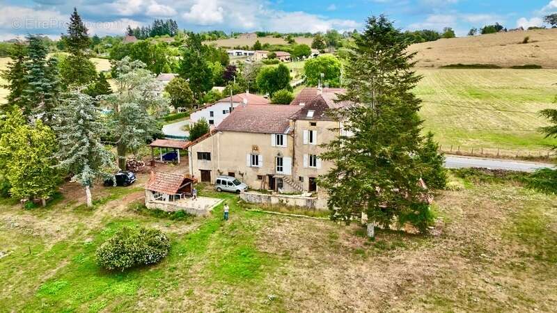 Saint-Pierre-la-Noaille (42)Grande maison de caractère de 217 m² habitables  et un potentiel d'aménagement jusqu'à 475 m² sur 3  - photo 10