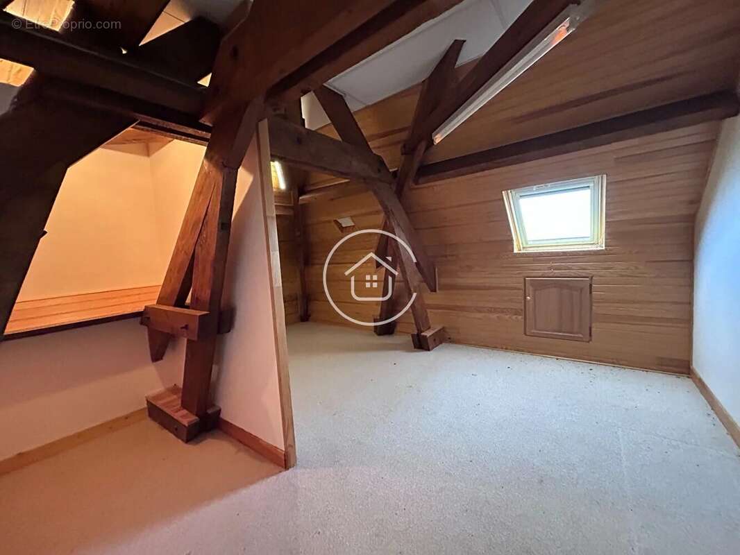 Maison à SAINT-SULPICE-DE-POMMERAY