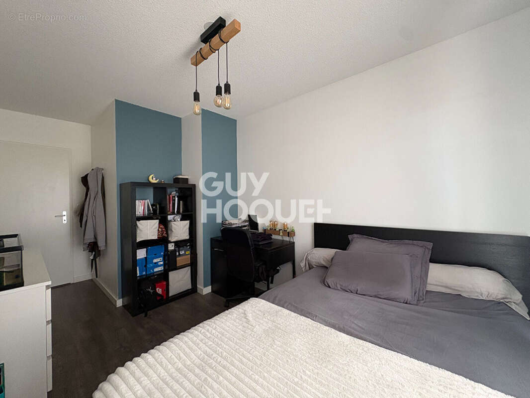 Dernier étage : T5 récent de 97 m² avec terrasse, climatisation et 2 garages - photo 12