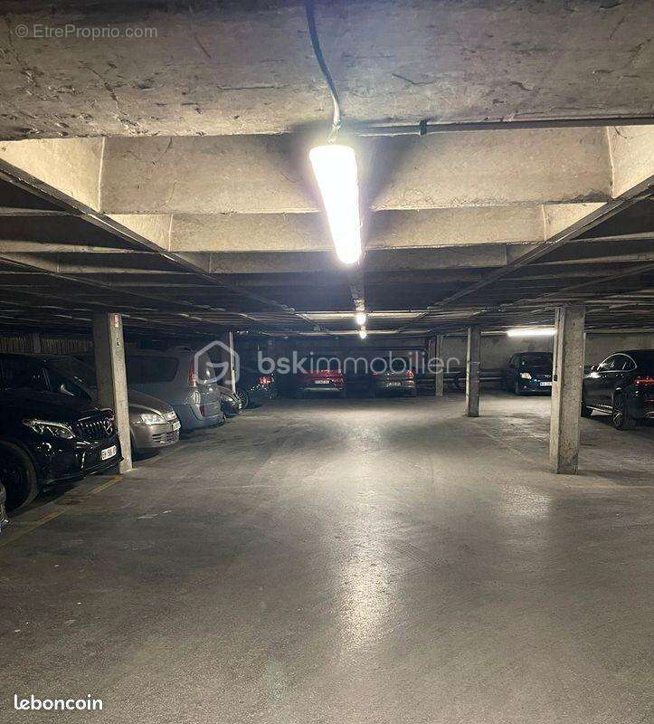 Parking à GARGES-LES-GONESSE