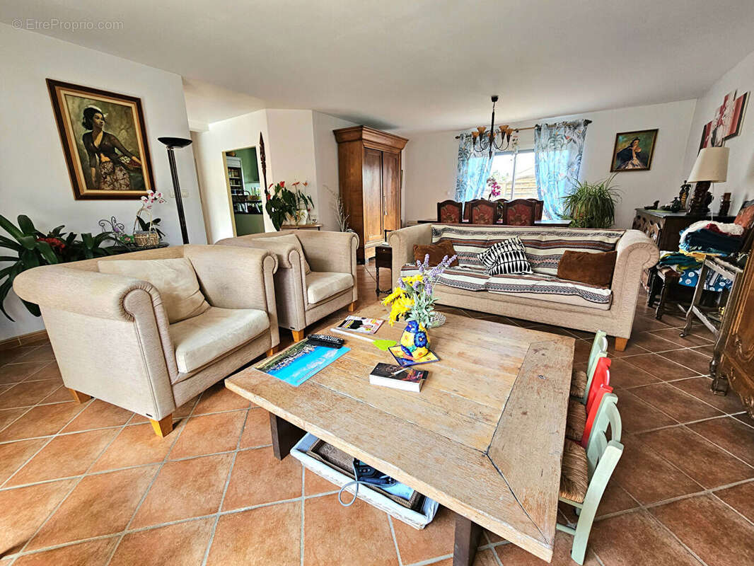 Maison Barbaira 5 pièce(s) 148 m2 jardin piscine - photo 3