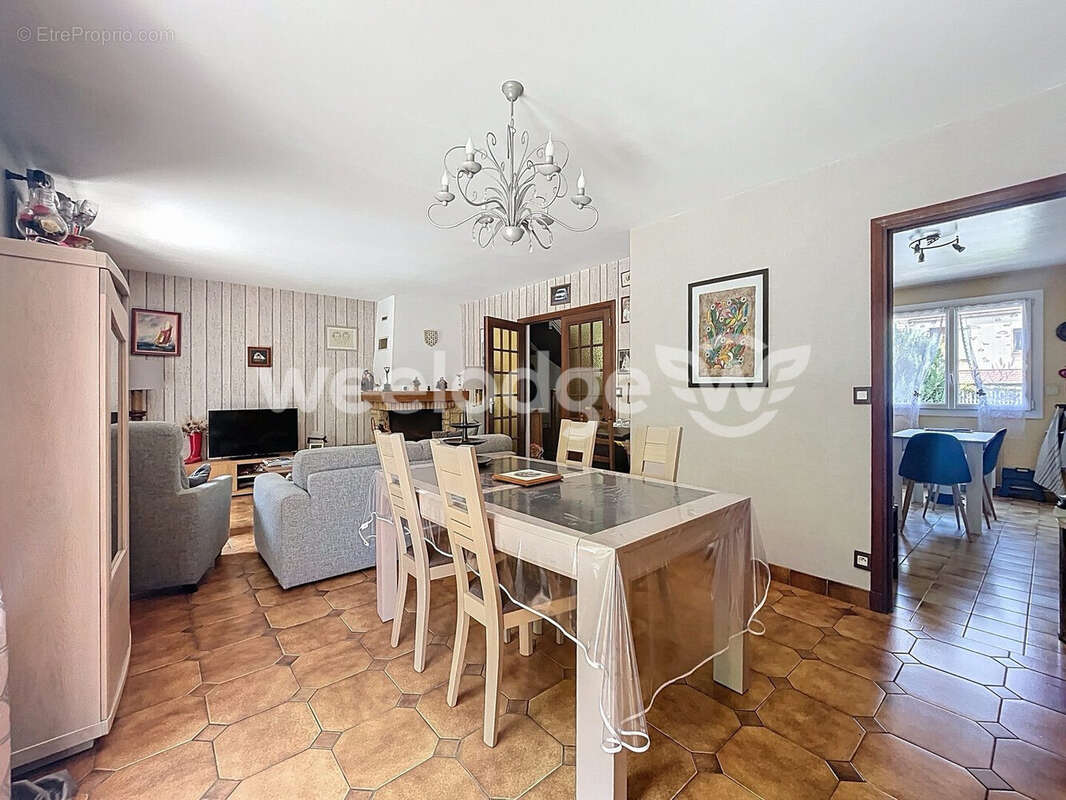 Maison à JOUY-LE-MOUTIER