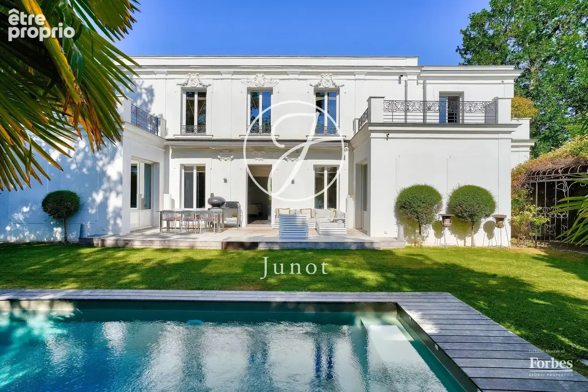 Le Vésinet - SUD - Maison - 6 chambres - 300m² - Terrain 1800m² avec piscine. - photo 2