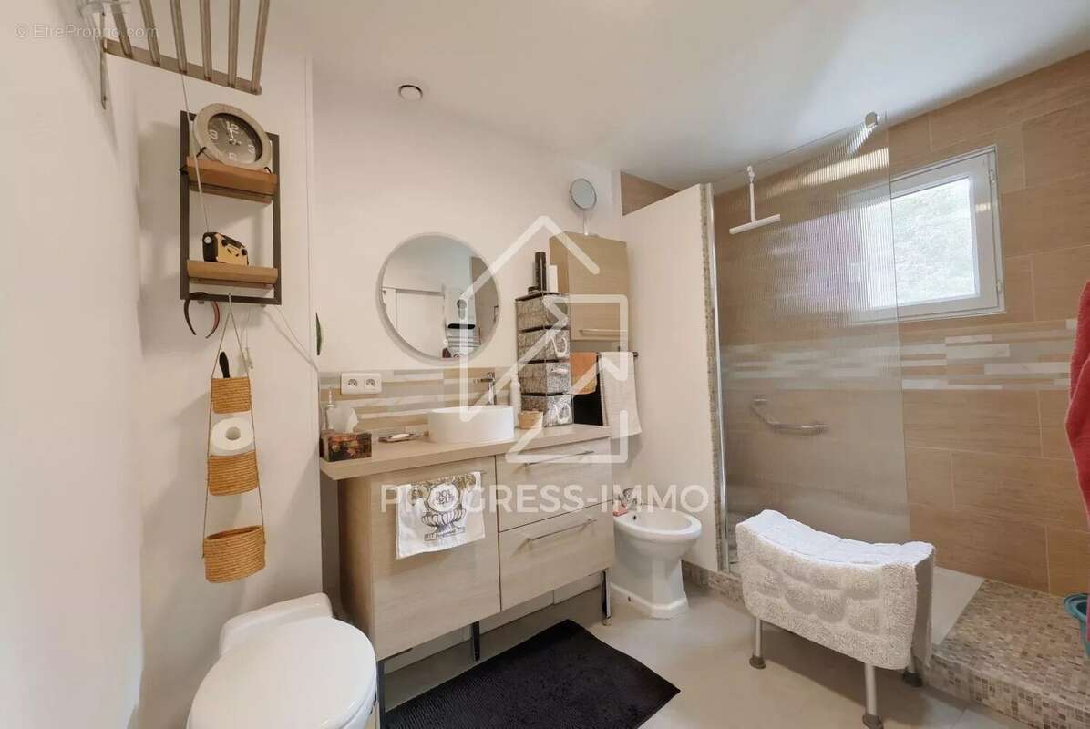 Appartement à COMBS-LA-VILLE