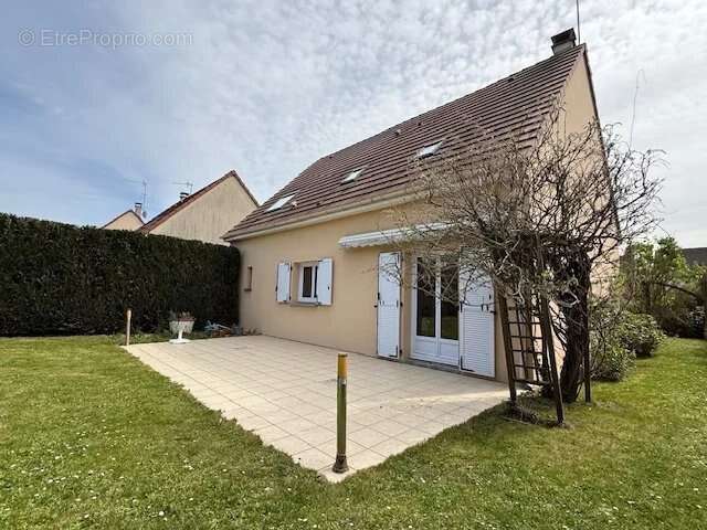 Maison à OLLAINVILLE