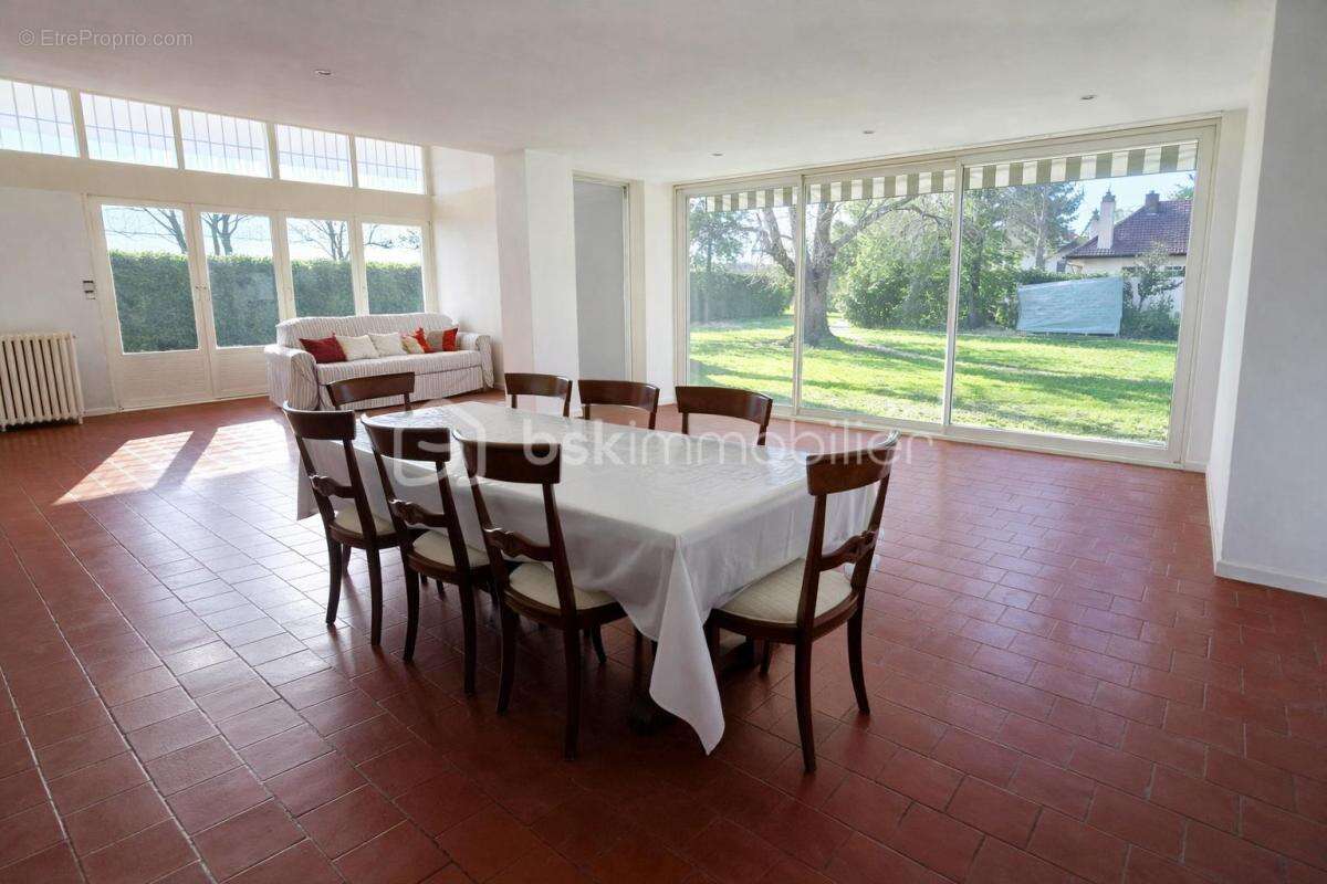 Maison à BUROS