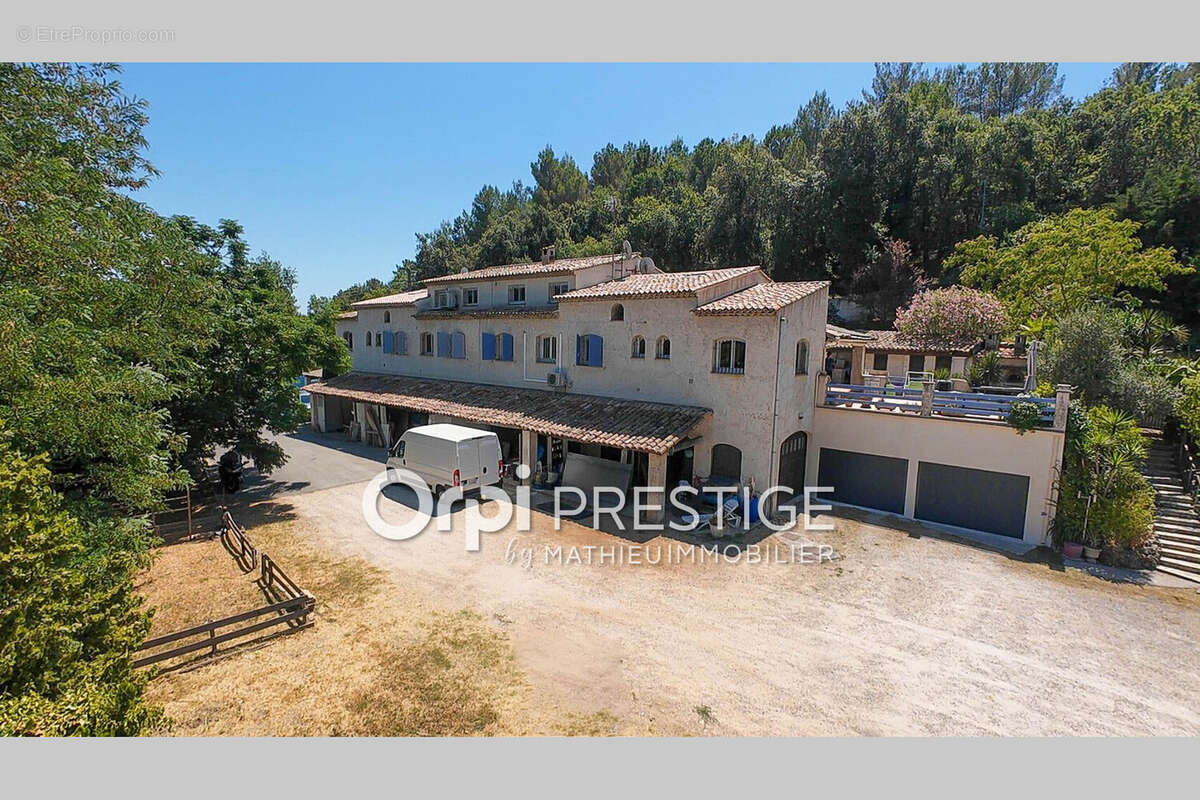 Maison 280 m² à Biot  - photo 3