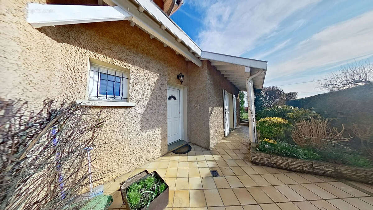 Maison à DECINES-CHARPIEU