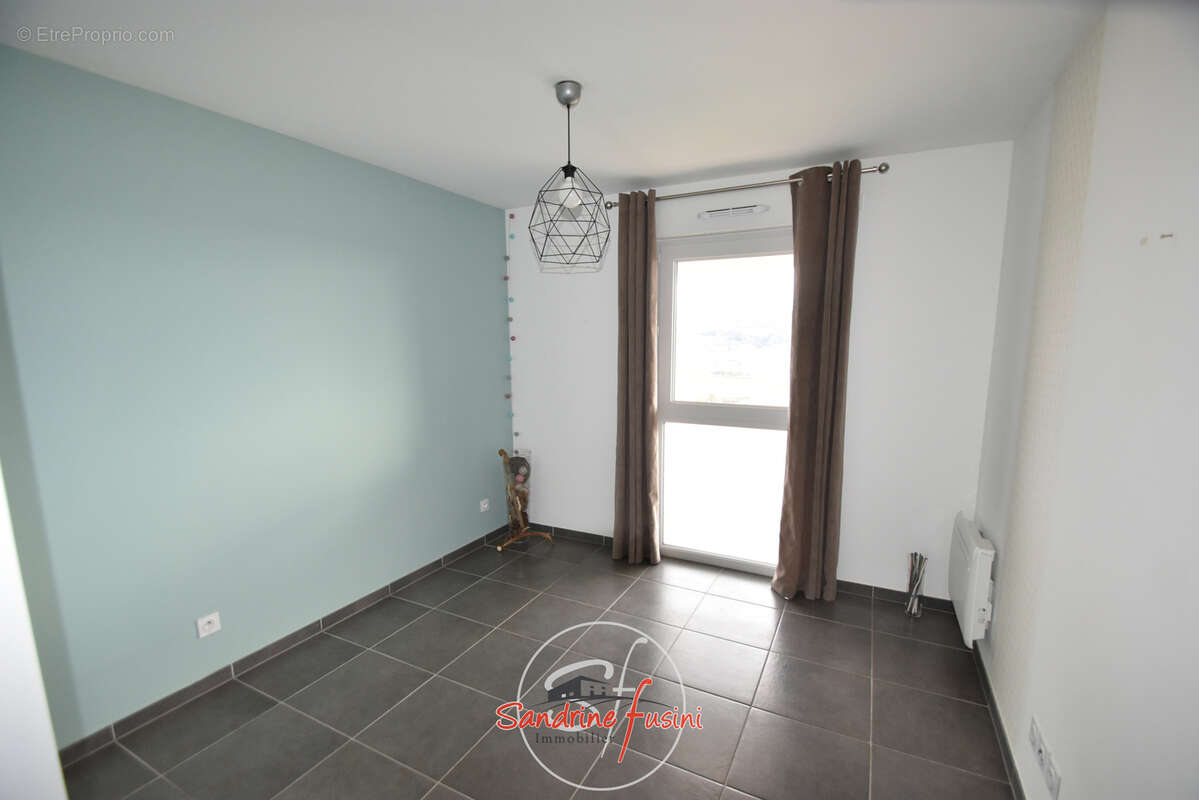 Appartement à SAINT-LAURENT-DU-VAR