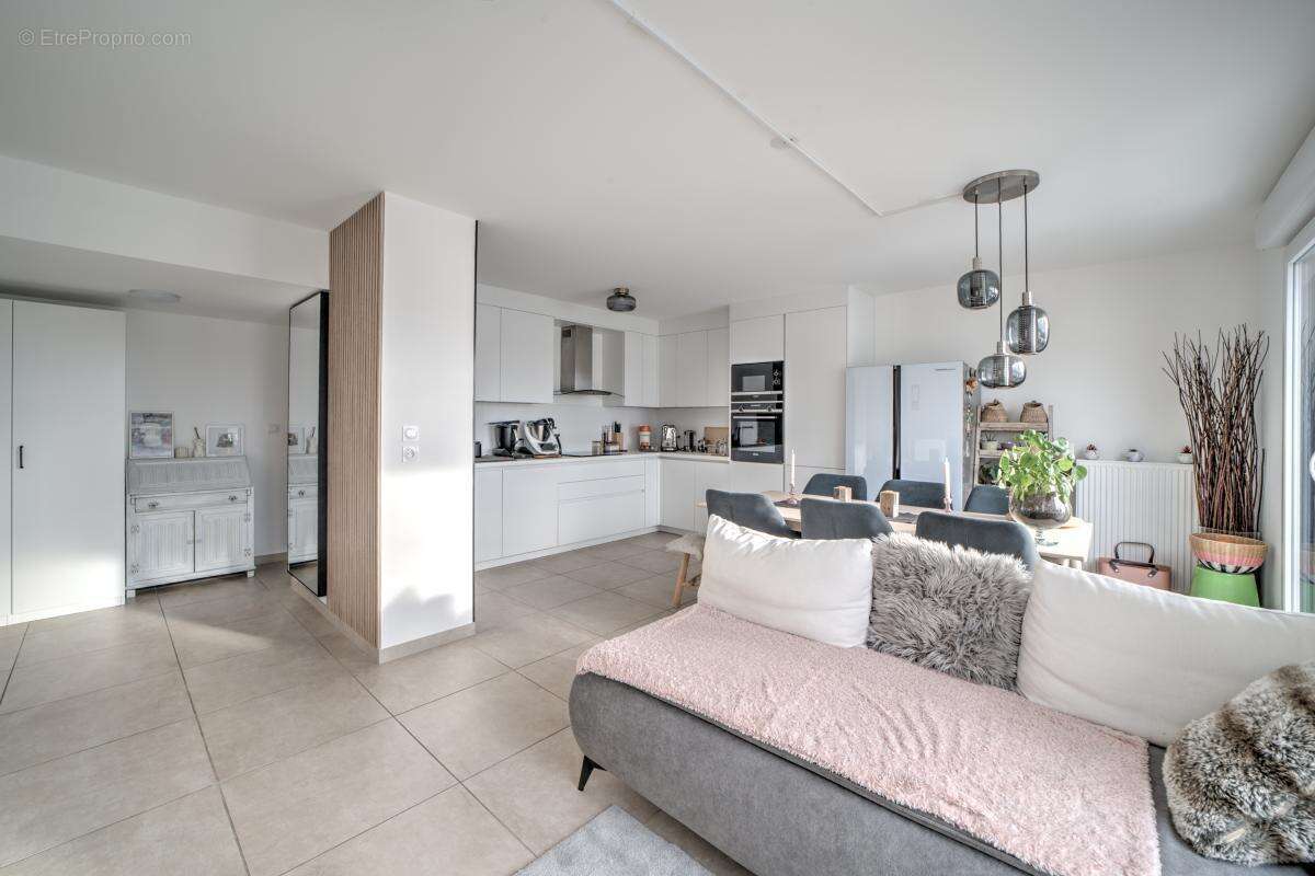 Appartement à CESSY