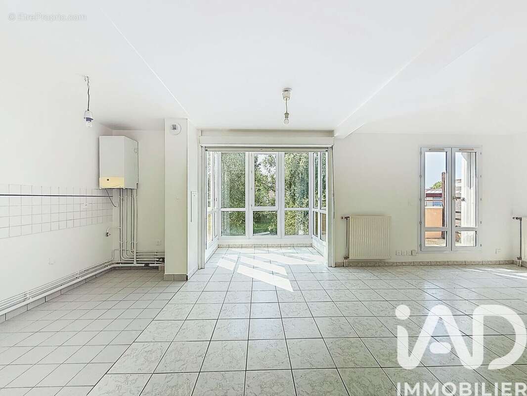 Photo 2 - Appartement à MOISSY-CRAMAYEL