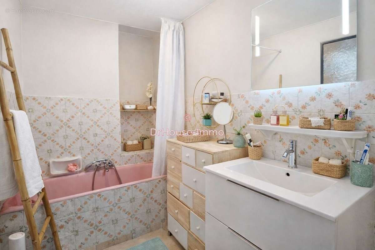 Appartement à SAINT-CYR-SUR-MER