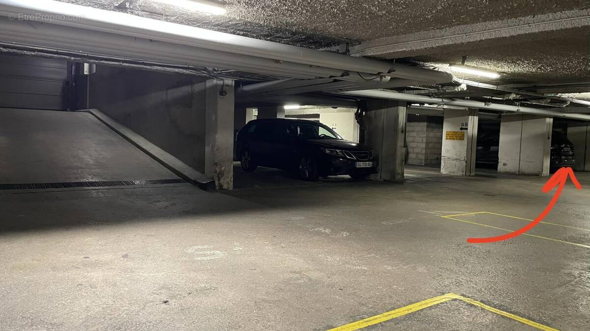 Parking à PARIS-11E