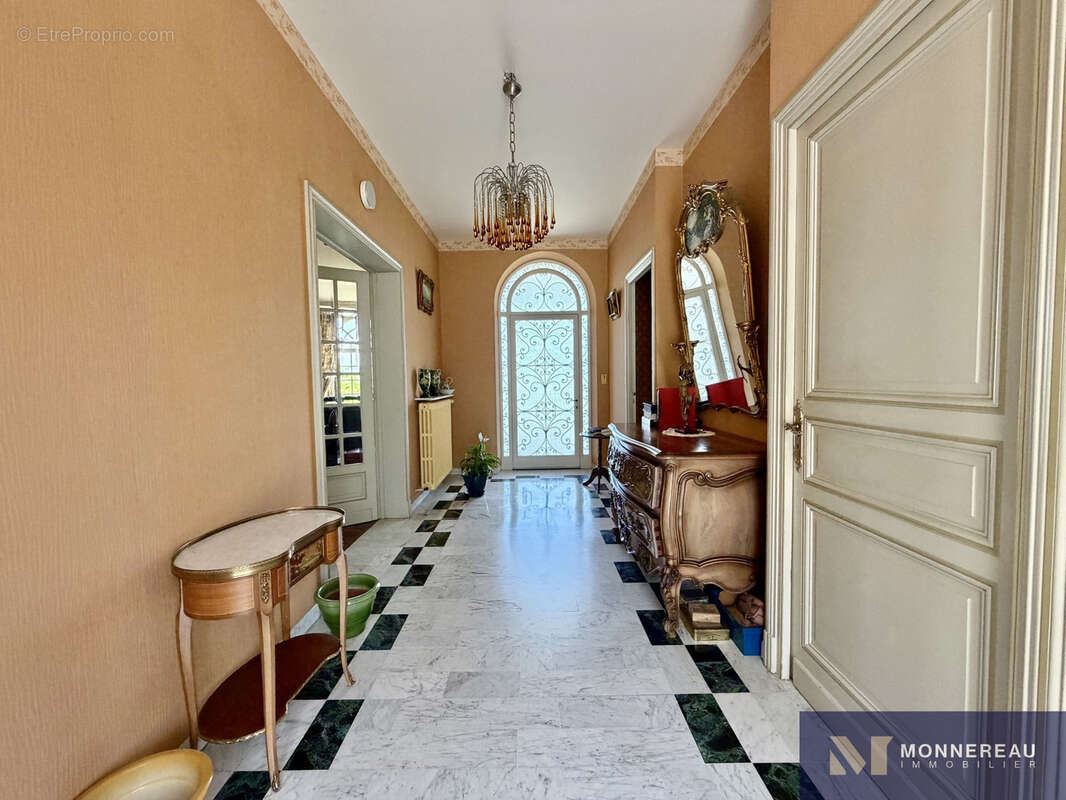 Belle maison en pierre avec grand terrain - photo 9