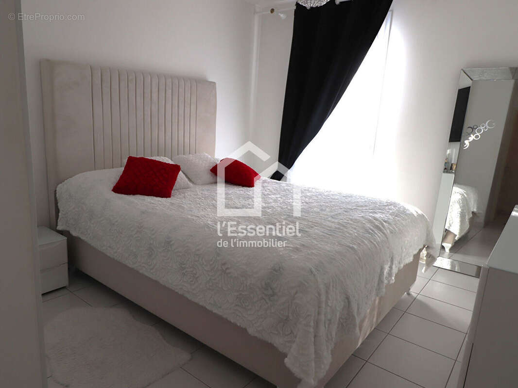 Appartement à CHANTELOUP-LES-VIGNES