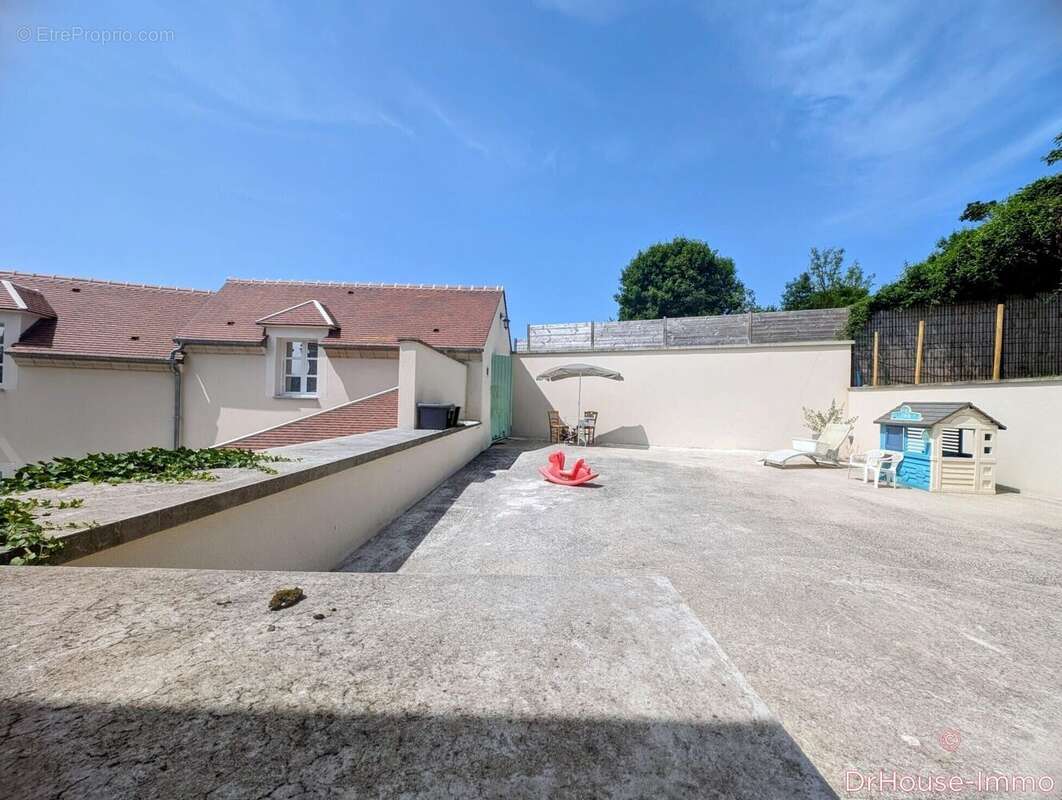 Maison à NESLES-LA-VALLEE