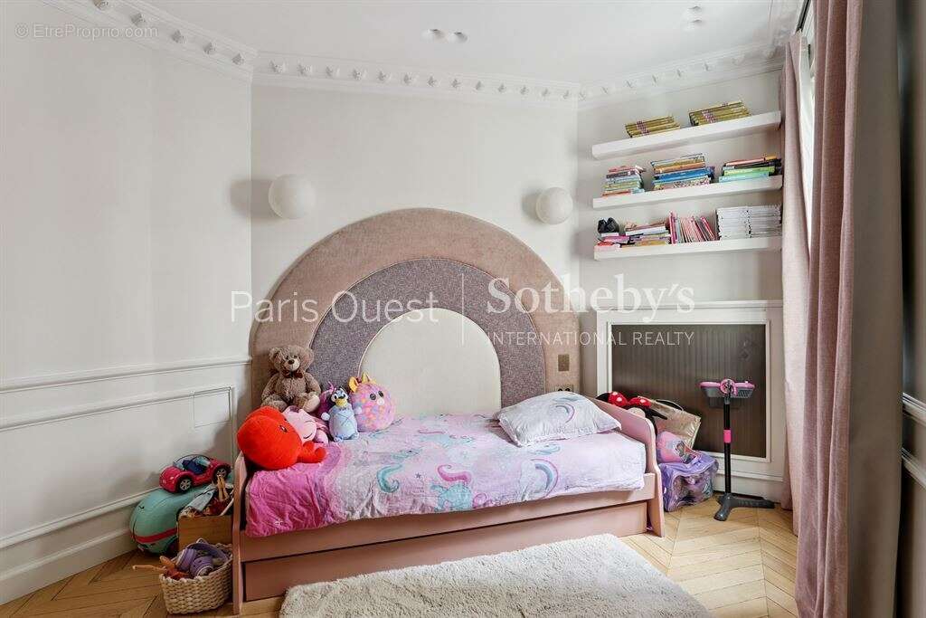 Appartement à NEUILLY-SUR-SEINE