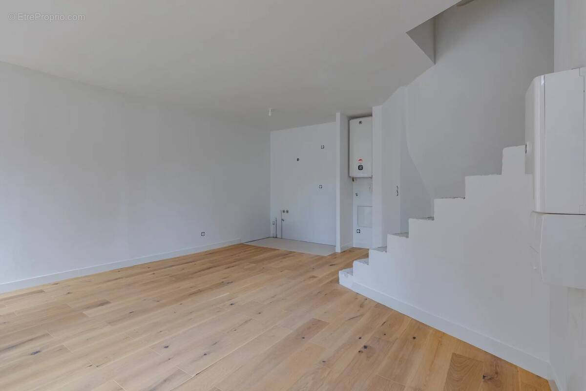 Appartement à SAINT-GENIS-LAVAL