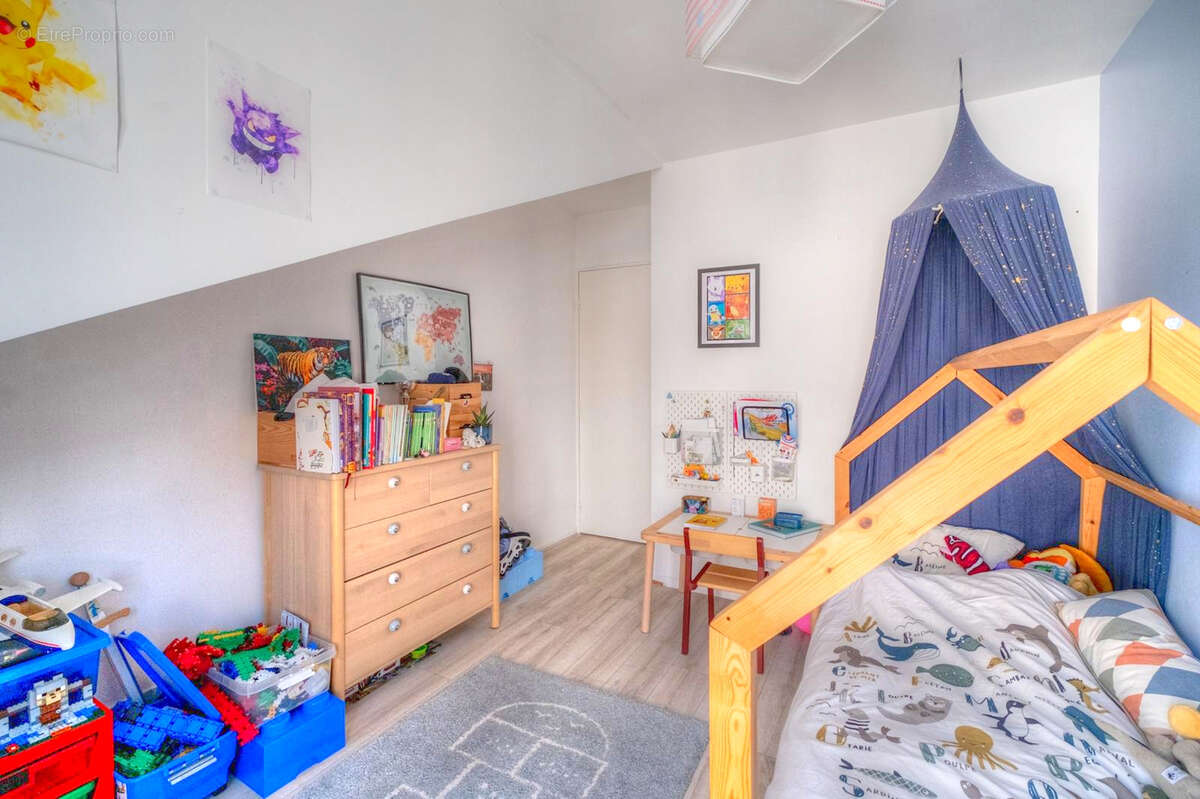 Appartement à LA GARENNE-COLOMBES