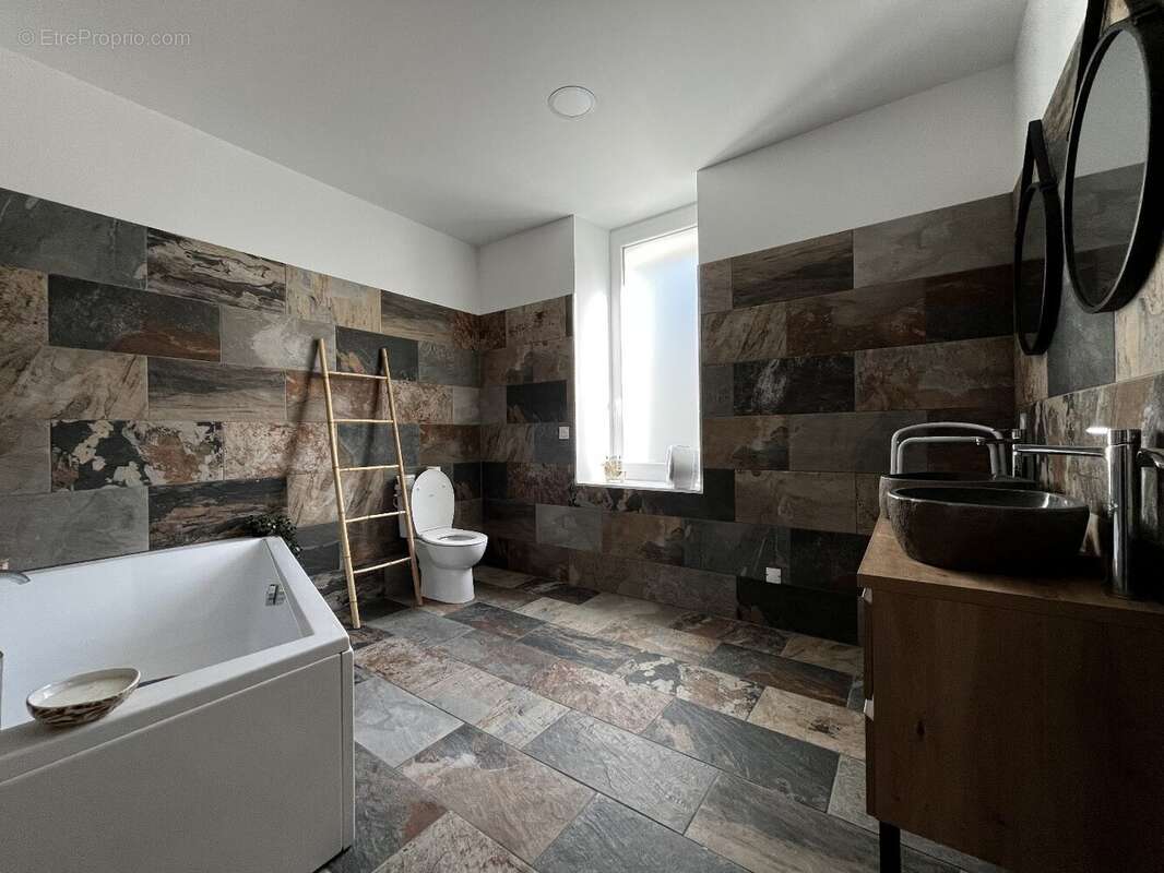 Maison à NISSAN-LEZ-ENSERUNE