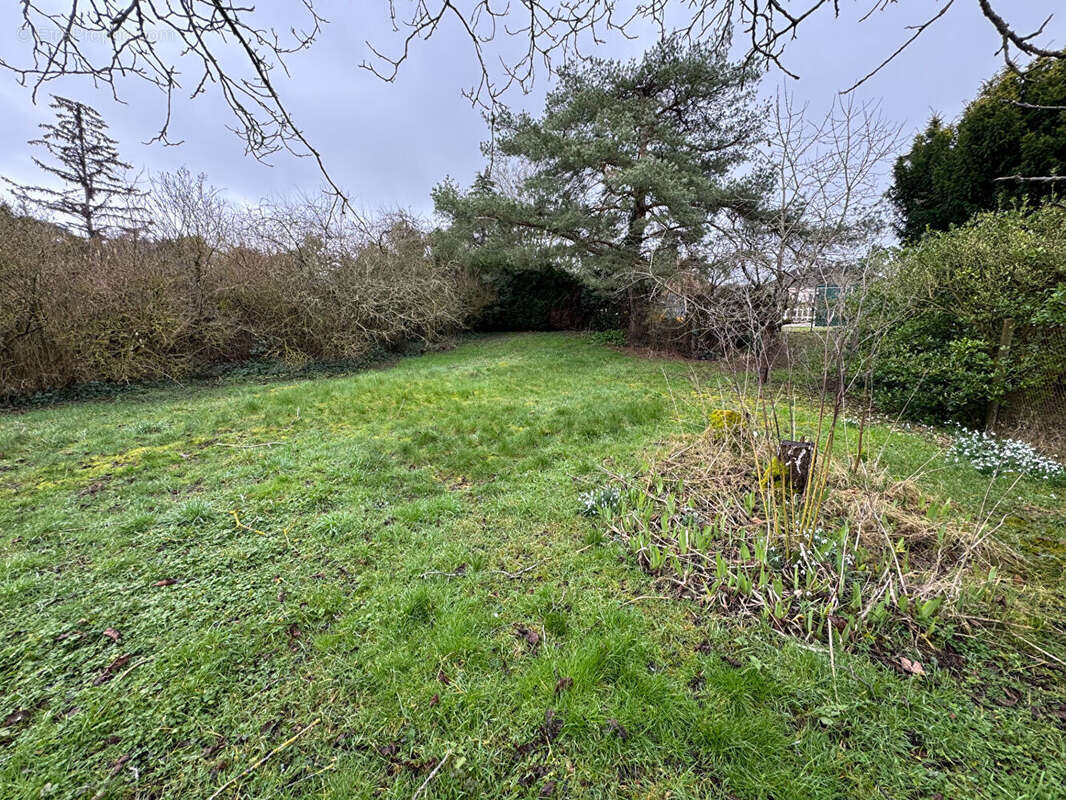 Terrain à MANTES-LA-JOLIE