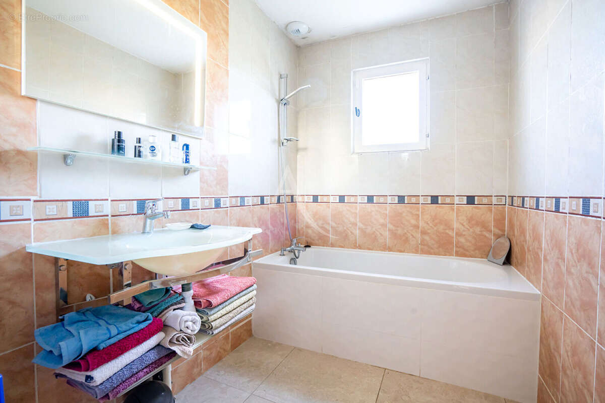 Maison à LE COUDRAY-MACOUARD