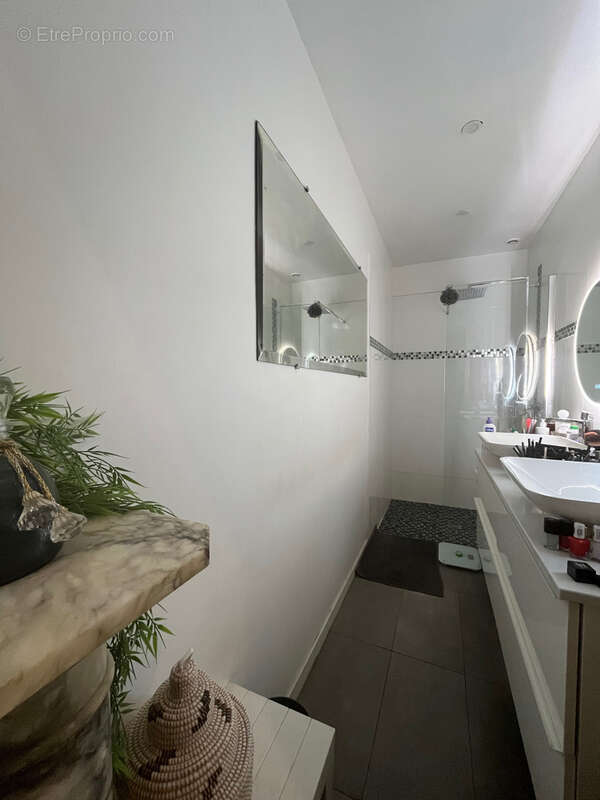 Appartement à MARSEILLE-4E