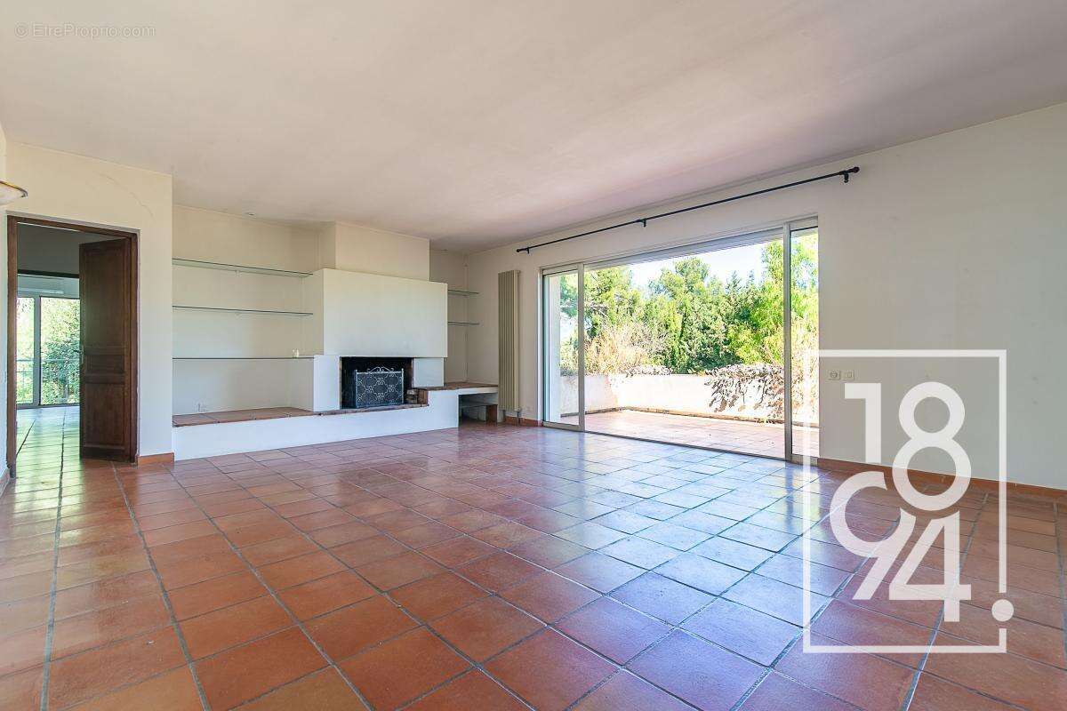 Maison à SAINT-CYR-SUR-MER